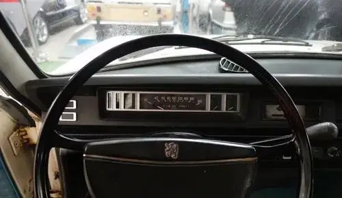 PEUGEOT 504 