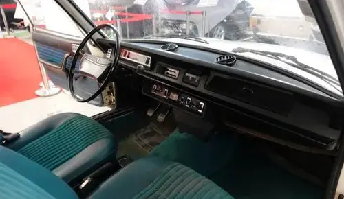 PEUGEOT 504 