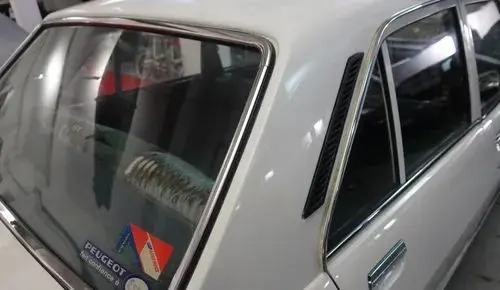 PEUGEOT 504 