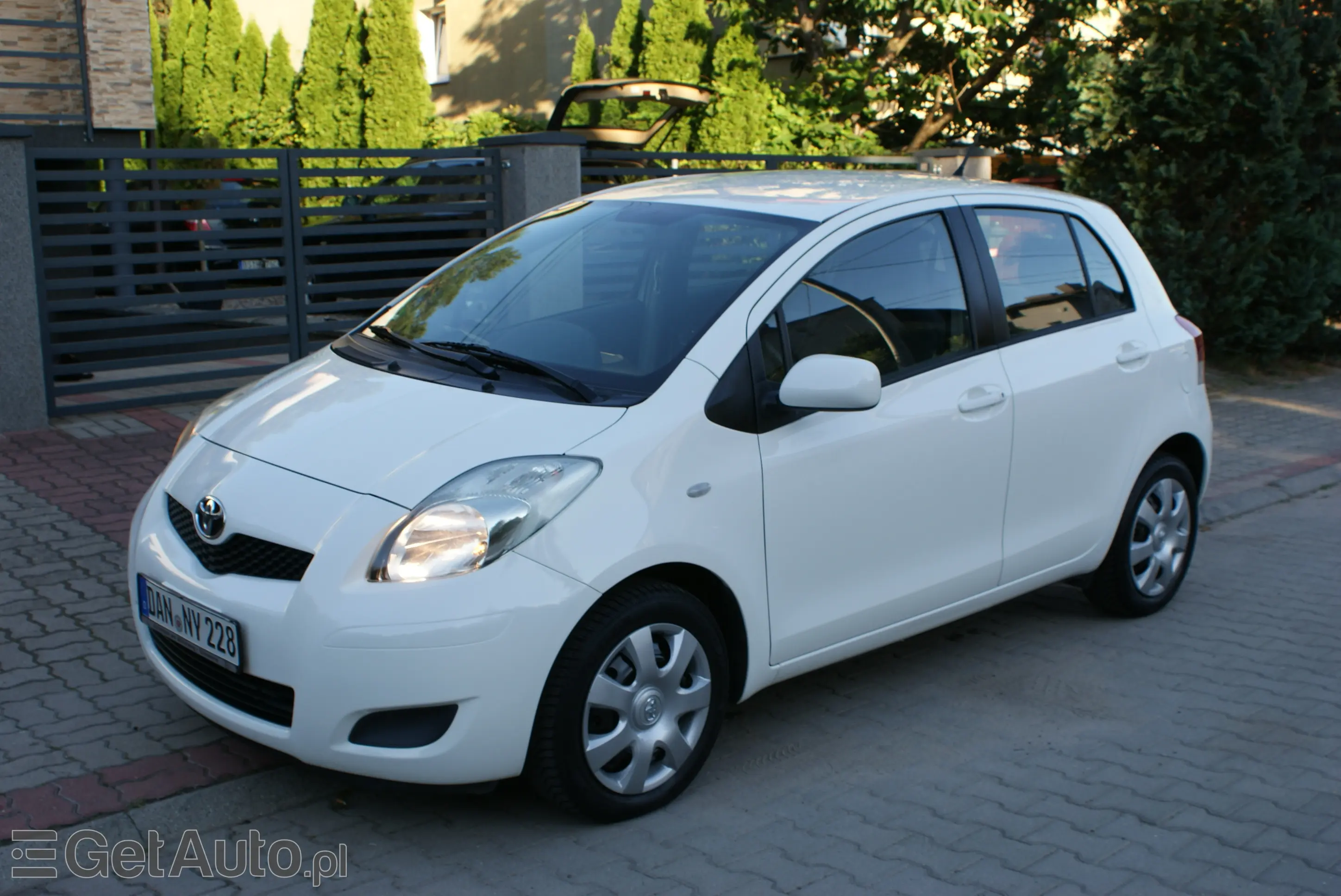 TOYOTA Yaris Luna