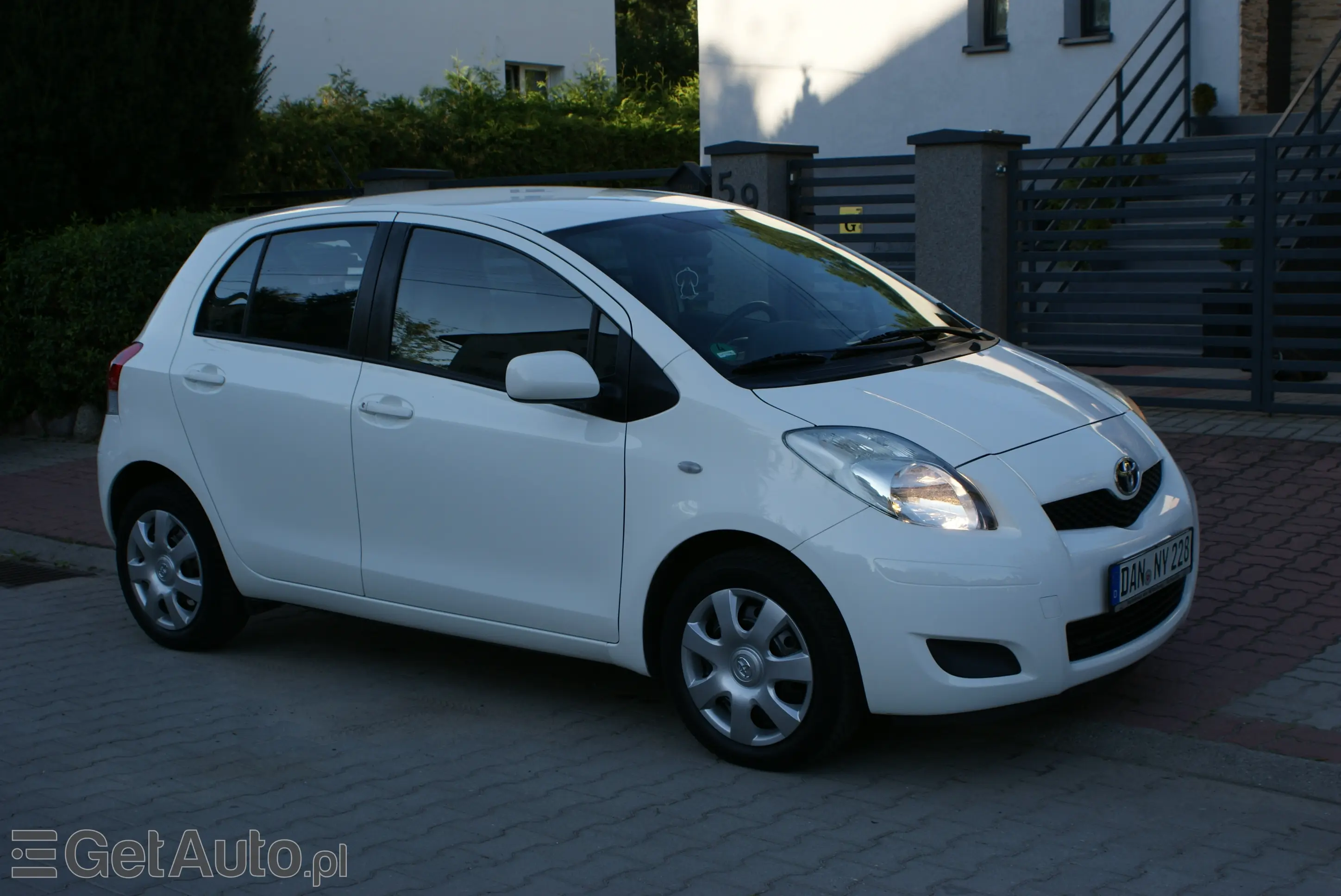 TOYOTA Yaris Luna