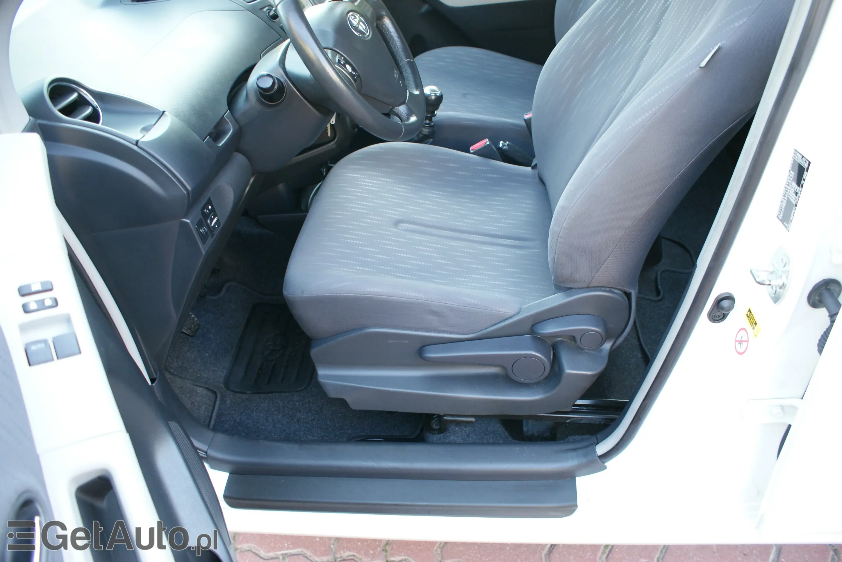 TOYOTA Yaris Luna