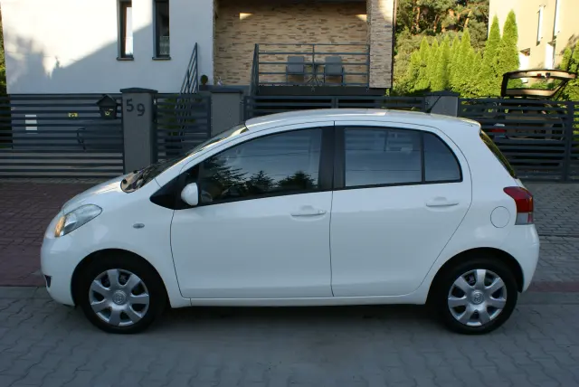 TOYOTA Yaris Luna