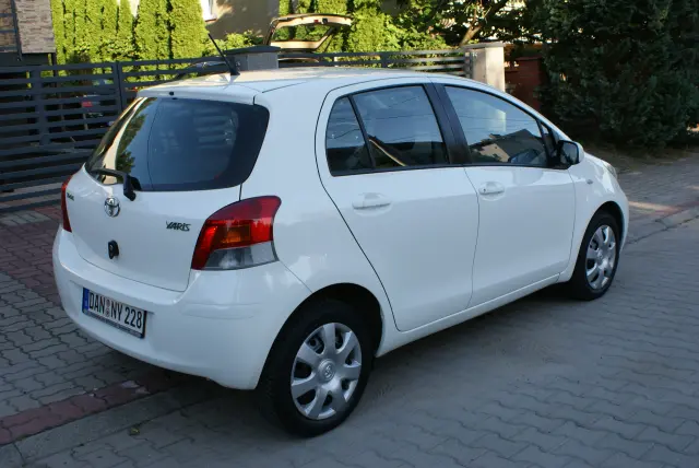 TOYOTA Yaris Luna
