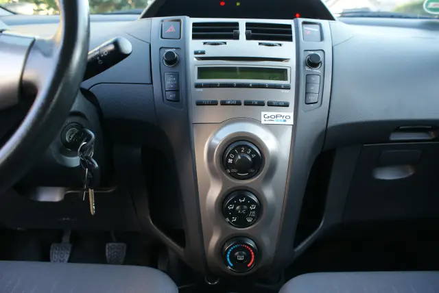 TOYOTA Yaris Luna