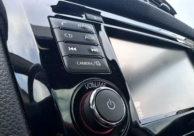 NISSAN Qashqai 1.2 DIG-T N-Connecta Xtronic