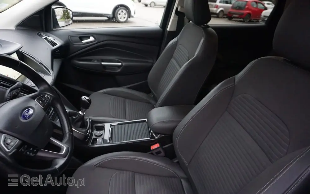 FORD Kuga 2.0 TDCi 2x4 Titanium
