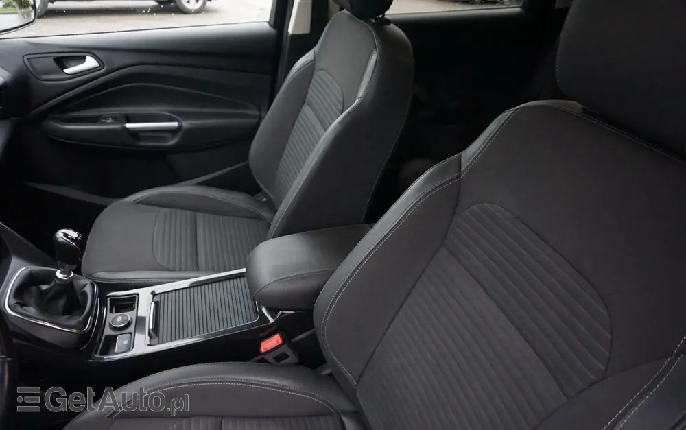 FORD Kuga 2.0 TDCi 2x4 Titanium