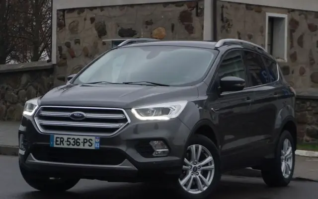 FORD Kuga 2.0 TDCi 2x4 Titanium