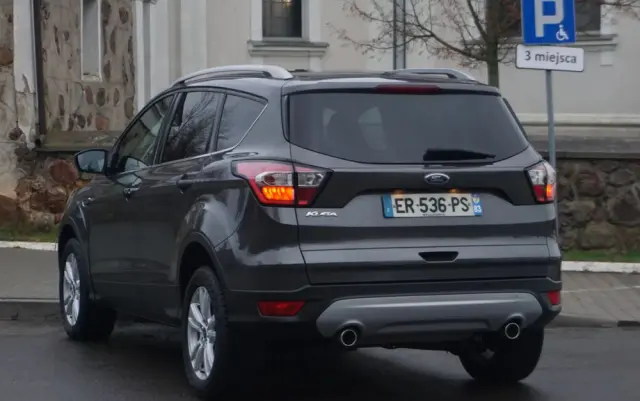 FORD Kuga 2.0 TDCi 2x4 Titanium