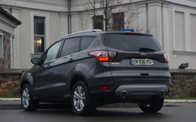 FORD Kuga 2.0 TDCi 2x4 Titanium