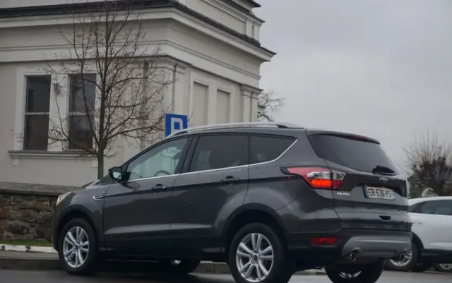 FORD Kuga 2.0 TDCi 2x4 Titanium