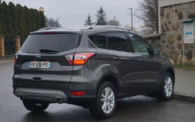 FORD Kuga 2.0 TDCi 2x4 Titanium