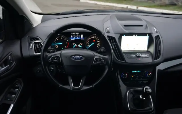 FORD Kuga 2.0 TDCi 2x4 Titanium