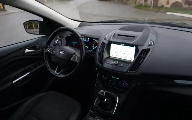 FORD Kuga 2.0 TDCi 2x4 Titanium