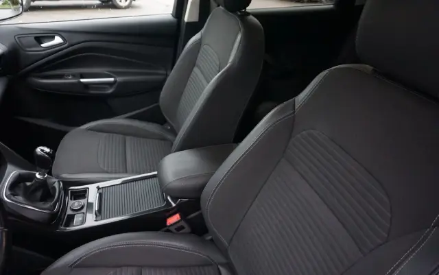 FORD Kuga 2.0 TDCi 2x4 Titanium