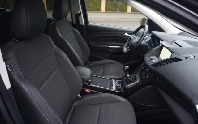 FORD Kuga 2.0 TDCi 2x4 Titanium