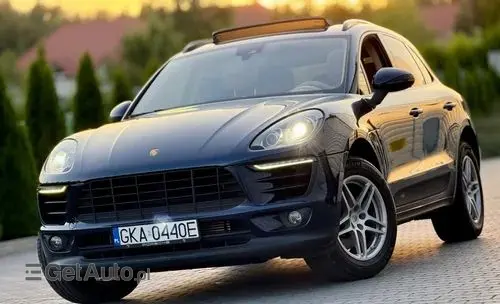 PORSCHE Macan 