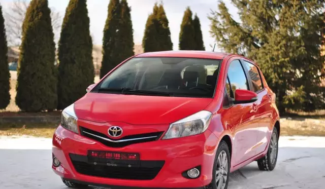 TOYOTA Yaris 