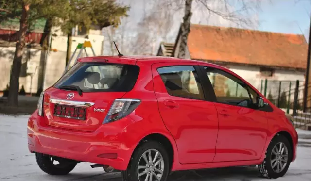 TOYOTA Yaris 