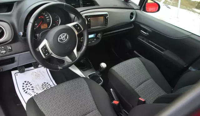 TOYOTA Yaris 