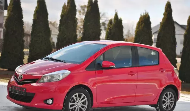 TOYOTA Yaris 