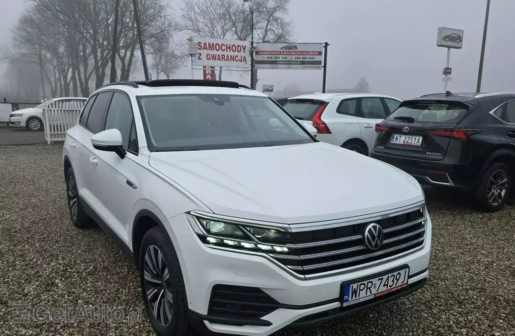 VOLKSWAGEN Touareg 