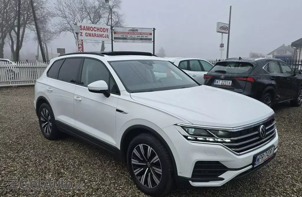 VOLKSWAGEN Touareg 