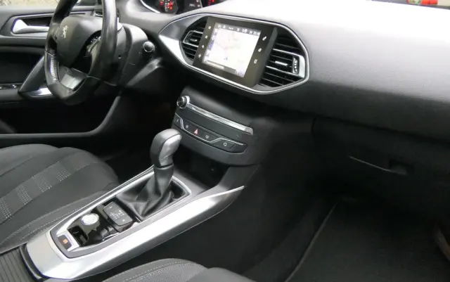 PEUGEOT 308 BlueHDi 150 EAT6 Stop & Start Business-Line