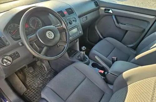 VOLKSWAGEN Touran 