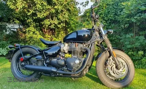 TRIUMPH Bonneville Bobber Black 