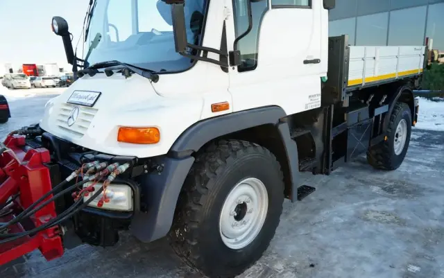 MERCEDES-BENZ UNIMOG  U300 / 4X4 / WYWROTKA 3 STRONNA / PŁUG / KOMUNALNY / HYDROZŁĄCZA / EPS + SPRZĘGŁO 