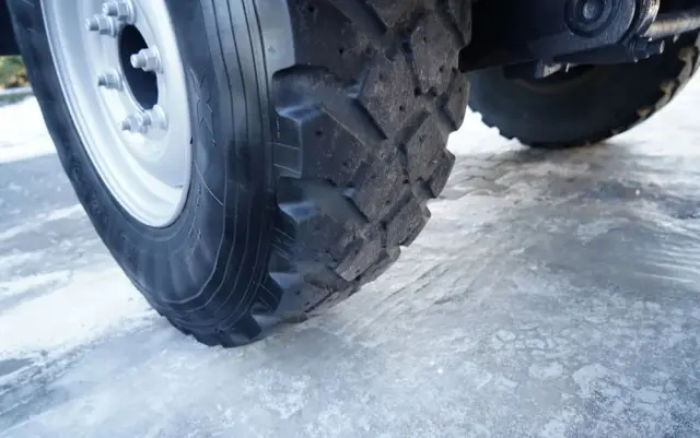 MERCEDES-BENZ UNIMOG  U300 / 4X4 / WYWROTKA 3 STRONNA / PŁUG / KOMUNALNY / HYDROZŁĄCZA / EPS + SPRZĘGŁO 