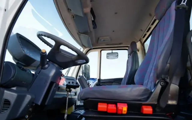 MERCEDES-BENZ UNIMOG  U300 / 4X4 / WYWROTKA 3 STRONNA / PŁUG / KOMUNALNY / HYDROZŁĄCZA / EPS + SPRZĘGŁO 