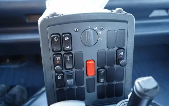 MERCEDES-BENZ UNIMOG  U300 / 4X4 / WYWROTKA 3 STRONNA / PŁUG / KOMUNALNY / HYDROZŁĄCZA / EPS + SPRZĘGŁO 