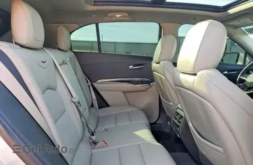 CADILLAC XT4 