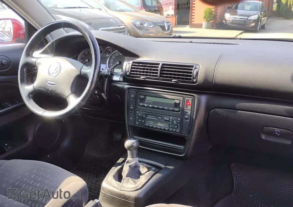 VOLKSWAGEN Passat 1.8T Comfortline