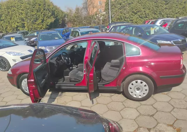 VOLKSWAGEN Passat 1.8T Comfortline