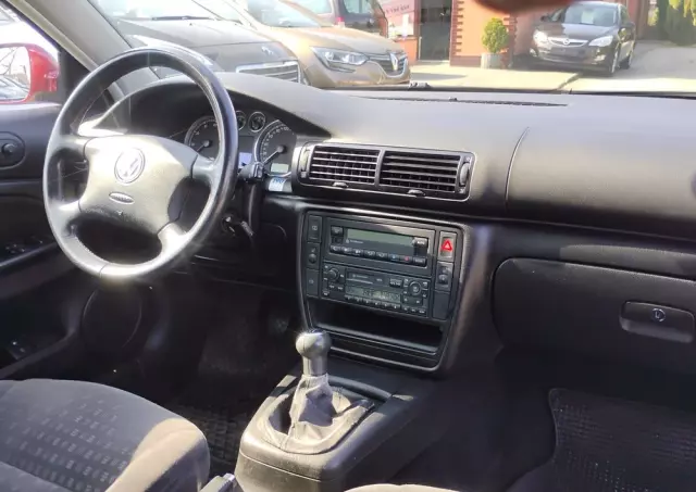 VOLKSWAGEN Passat 1.8T Comfortline