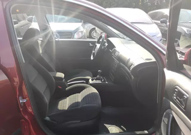 VOLKSWAGEN Passat 1.8T Comfortline