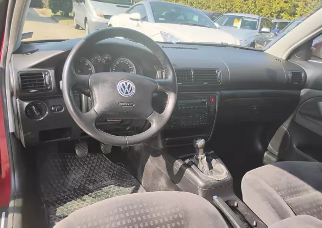 VOLKSWAGEN Passat 1.8T Comfortline