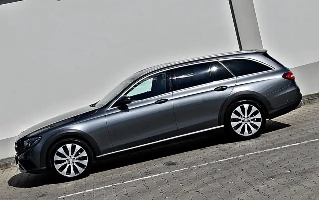 MERCEDES-BENZ Klasa E 220 d 4Matic All-Terrain 9G-TRONIC Avantgarde