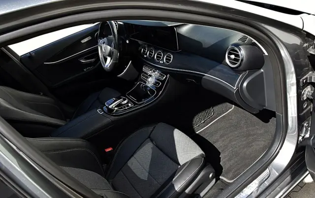 MERCEDES-BENZ Klasa E 220 d 4Matic All-Terrain 9G-TRONIC Avantgarde