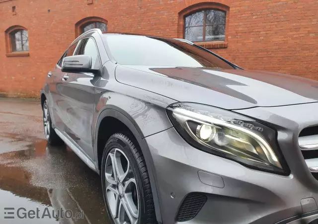 MERCEDES-BENZ GLA 220 d