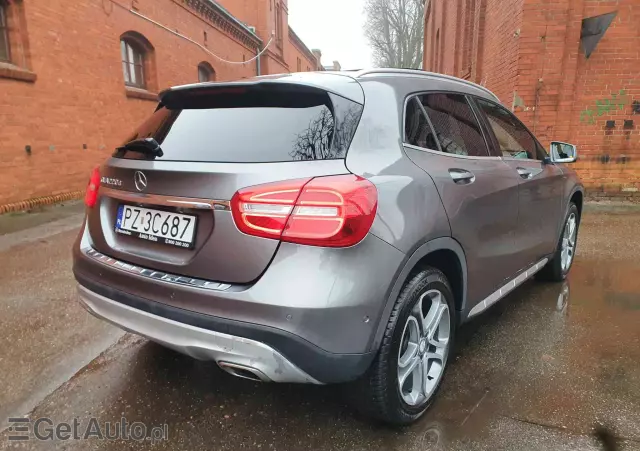 MERCEDES-BENZ GLA 220 d