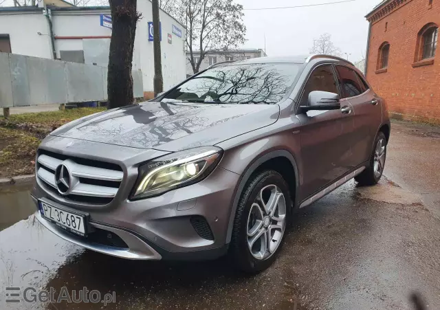MERCEDES-BENZ GLA 220 d