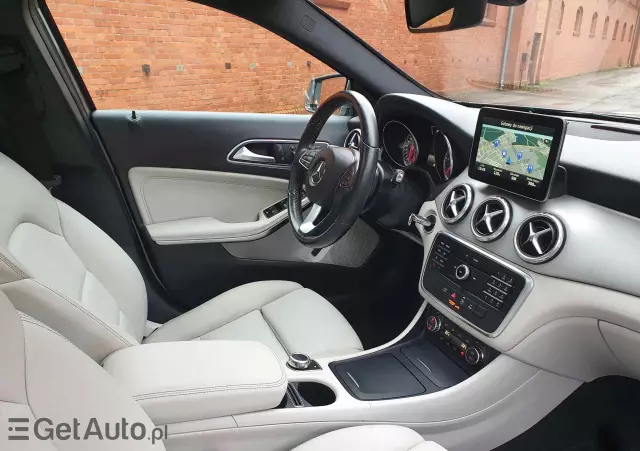 MERCEDES-BENZ GLA 220 d