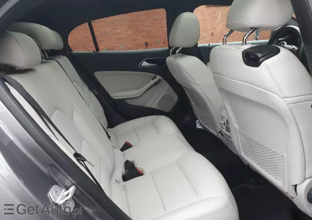 MERCEDES-BENZ GLA 220 d