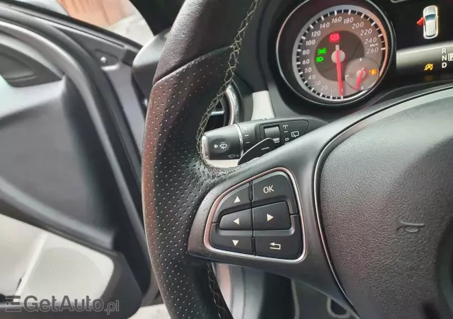 MERCEDES-BENZ GLA 220 d