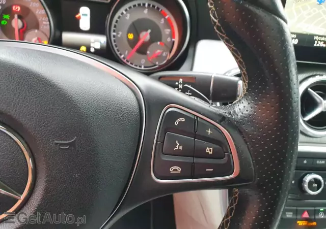 MERCEDES-BENZ GLA 220 d